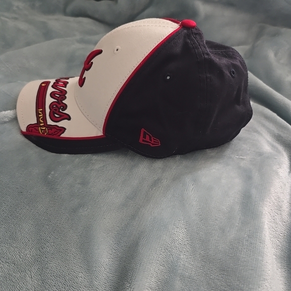 New Era Youth 2014 Atlanta Braves Baseball Cap, Velcro Closure - Picture 2 of 7
